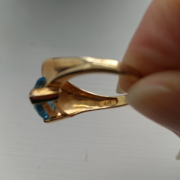 4ct Blue Topaz Ring - Picture 3 of 3